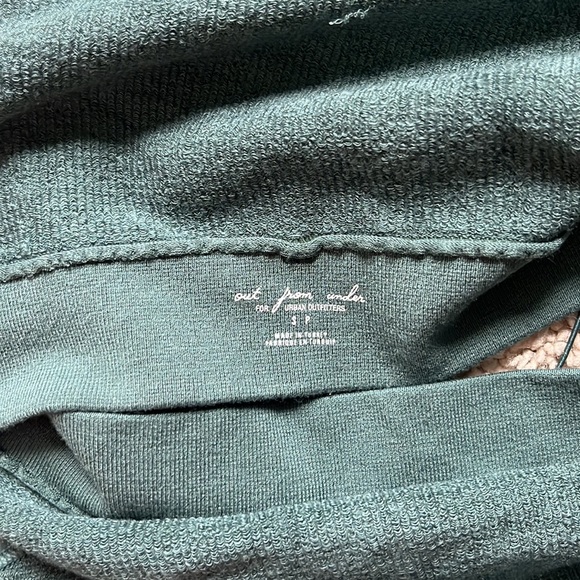 UO out from under tank top - Picture 4 of 4